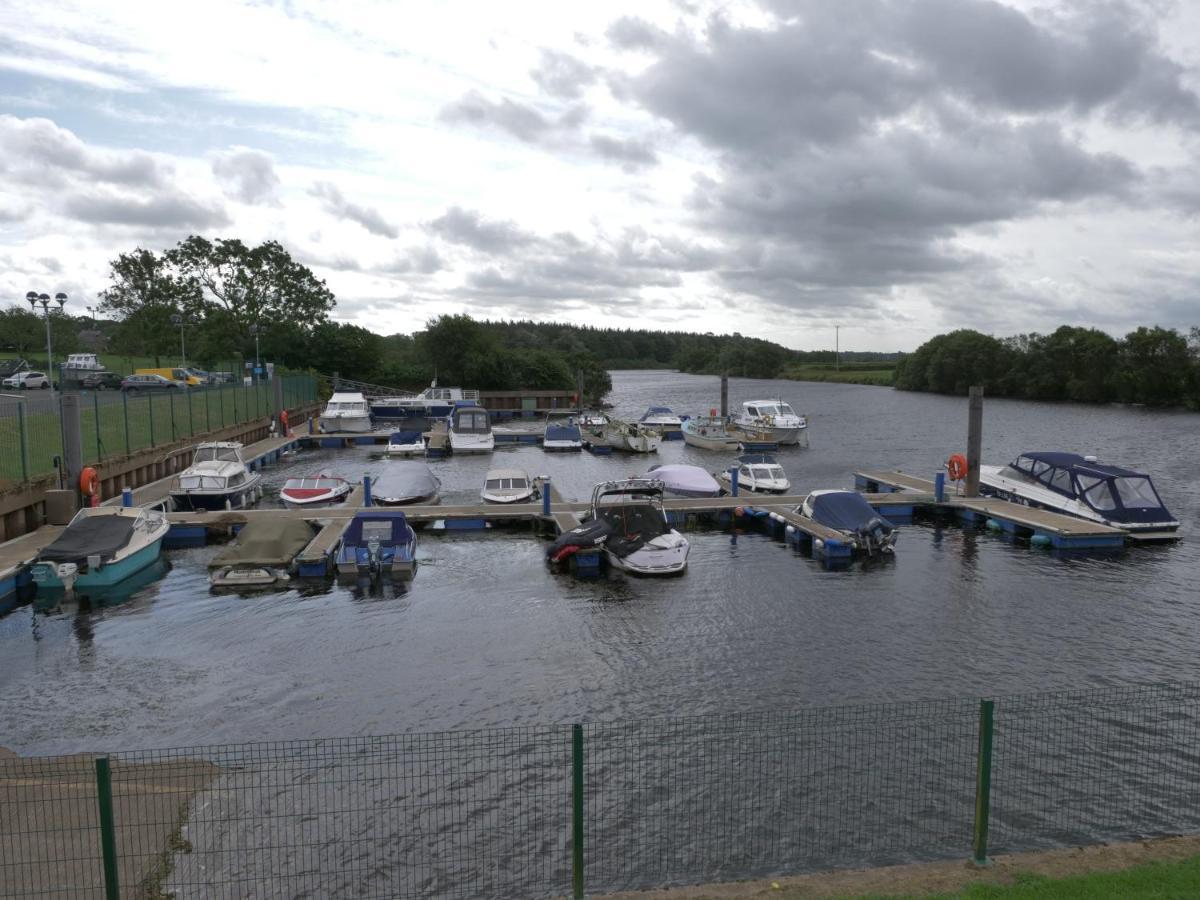 Vivienne Otel Ballymoney Dış mekan fotoğraf